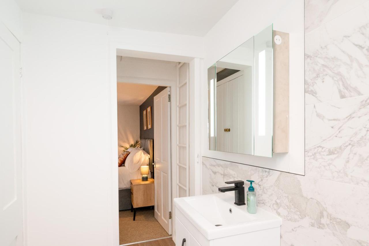 Stunning 2-Bedroom Home In City Centre With Wi-Fi! رويال تونبريدج ويل المظهر الخارجي الصورة